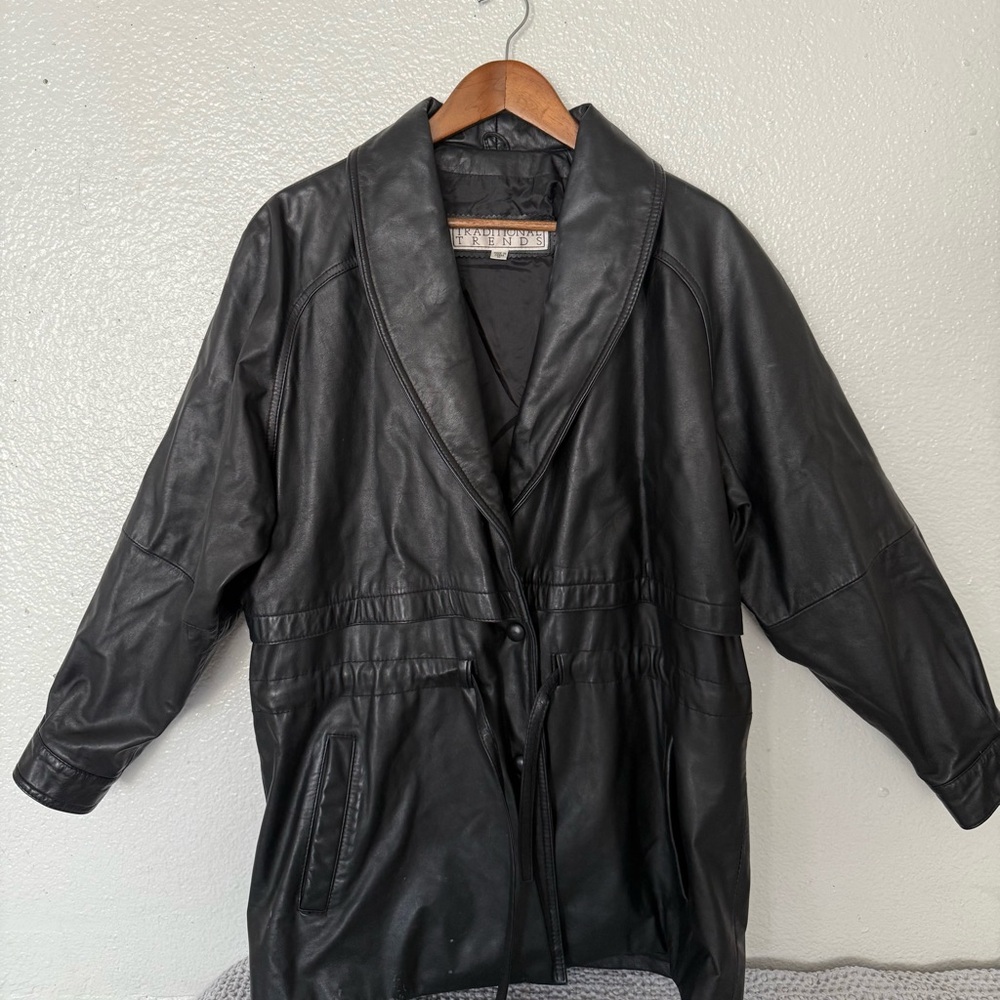 TRADICIONAL TRENDS Elegant Black Leather Women's Jacket size M